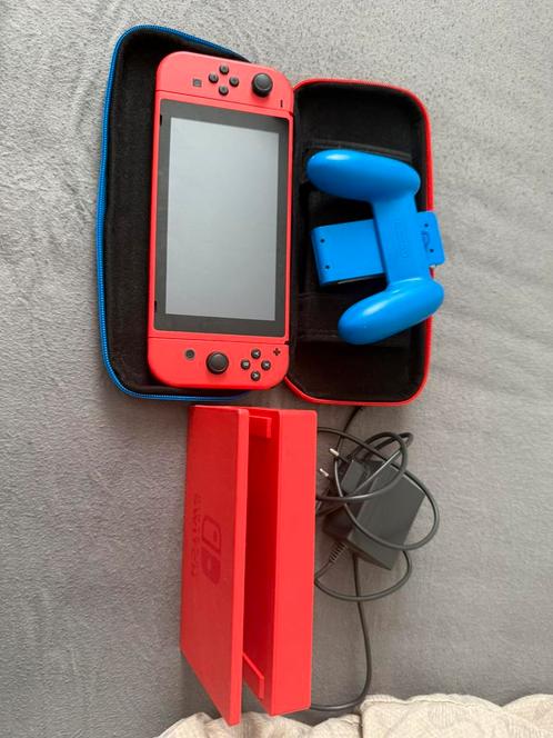 Nintendo Switch Console - Mario Red & Blue Edition, Spelcomputers en Games, Spelcomputers | Nintendo Switch, Zo goed als nieuw
