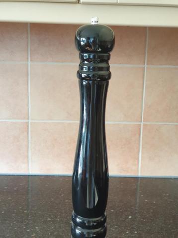 Grote Zwarte Pepermolen - Stijlvol & Functioneel beschikbaar voor biedingen