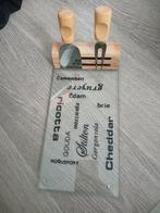 Glazen kaasplank met 2 kaasmesjes op magneet, Ophalen of Verzenden, Zo goed als nieuw
