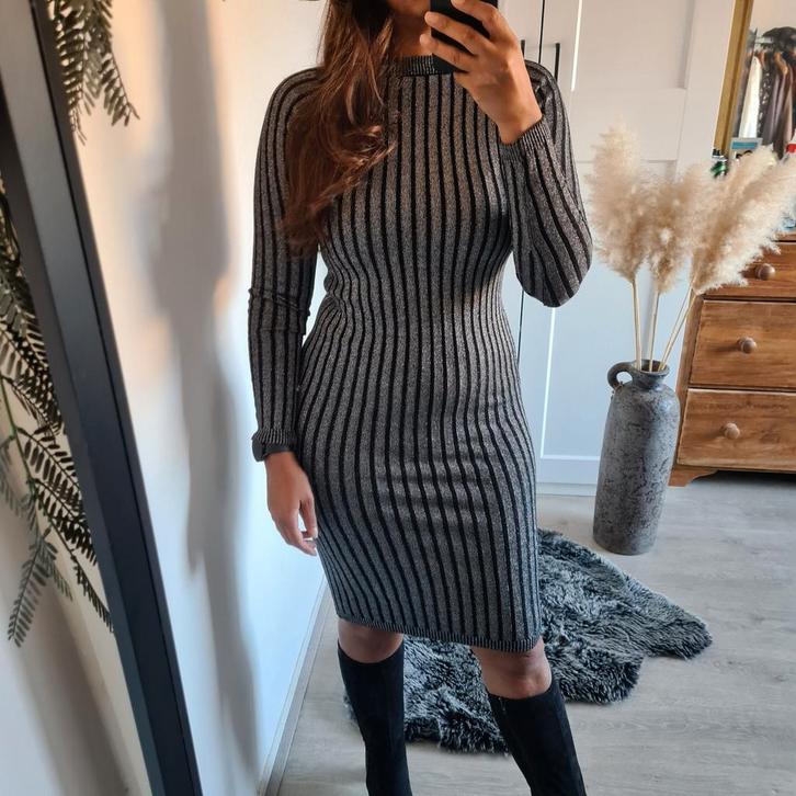 Feestjurk maat xs / s / m / one size, Kleding | Dames, Jurken, Zo goed als nieuw, Maat 36 (S), Zwart, Boven de knie, Ophalen of Verzenden