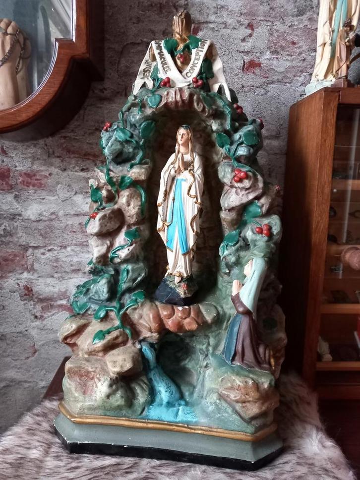 Antiek brocant Mariabeeld Maria in Lourdes  met Bernadette, Antiek en Kunst, Antiek | Religie, Ophalen