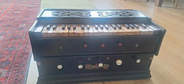 Harmonium old with special reeds beschikbaar voor biedingen