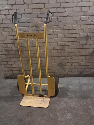 Te koop,steekwagen .1 wiel is geschuurd  beschikbaar voor biedingen