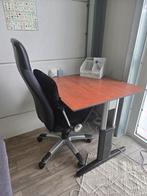 Verstelbaar bureau met bureaustoel, Huis en Inrichting, Bureaus, Ophalen, Zo goed als nieuw