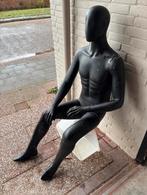 Zittende Mannequin etalage Pop, Ophalen, Gedragen