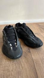 Yeezy 700 maat 42, Kleding | Heren, Schoenen, Ophalen of Verzenden, Zo goed als nieuw