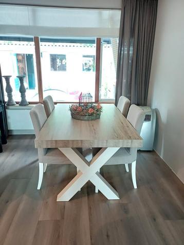 Eetkamertafel Yumali/Silvares + 4 stoelen beschikbaar voor biedingen