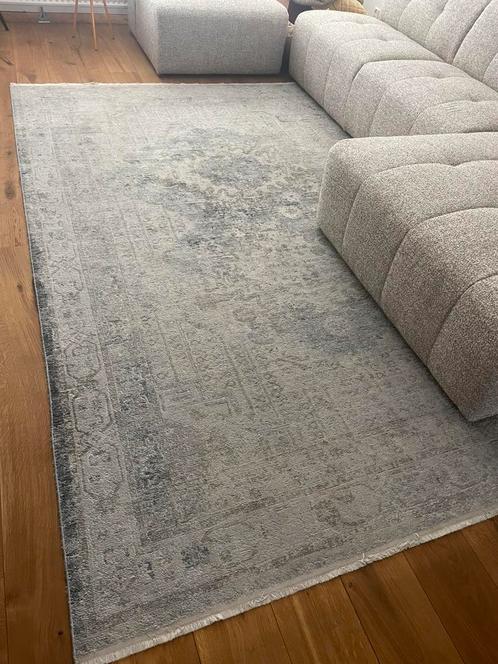 Vloerkleed 200x300 – Licht beige/grijs - Perzisch motief, Huis en Inrichting, Stoffering | Tapijten en Kleden, Zo goed als nieuw
