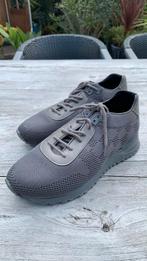 LV sneakers maat 40, Ophalen of Verzenden, Zo goed als nieuw, Overige kleuren