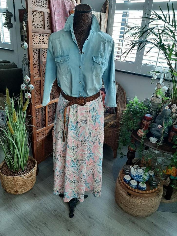 K-Design!Superleuke en aparte jurk past mt 38/40/42, Kleding | Dames, Jurken, Zo goed als nieuw, Maat 38/40 (M), Onder de knie