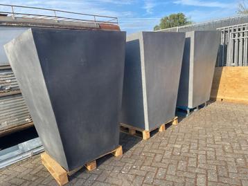 XXXL VIERKANTE GROTE PLANTENBAK BLOEMPOT FIBERSTONE BLOEMBAK beschikbaar voor biedingen