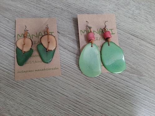 Nieuw!2 paar prachtige oorbellen van palmnoten/prijs apart, Sieraden, Tassen en Uiterlijk, Oorbellen, Nieuw, Hangers, Ophalen of Verzenden