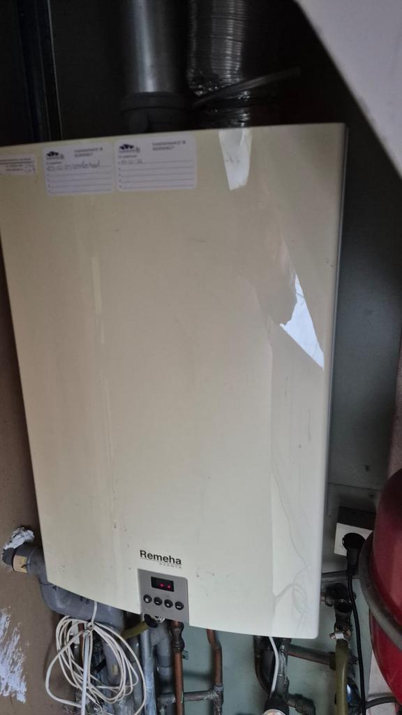 Remeha Avanta HR Combi CW4 28C, Doe-het-zelf en Verbouw, Verwarming en Radiatoren, Gebruikt, Cv-ketel of Combi-ketel, 30 tot 80 cm