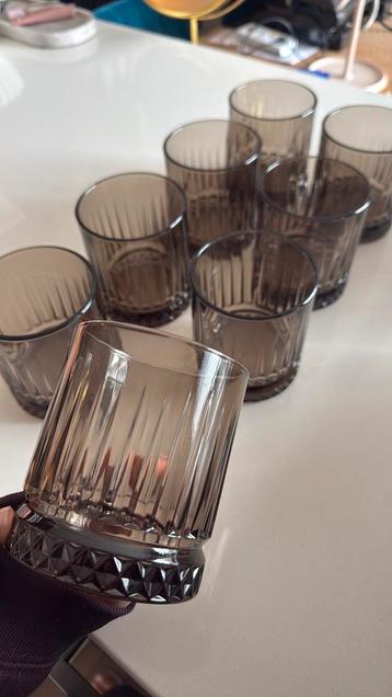 Drink glazen hanos beschikbaar voor biedingen