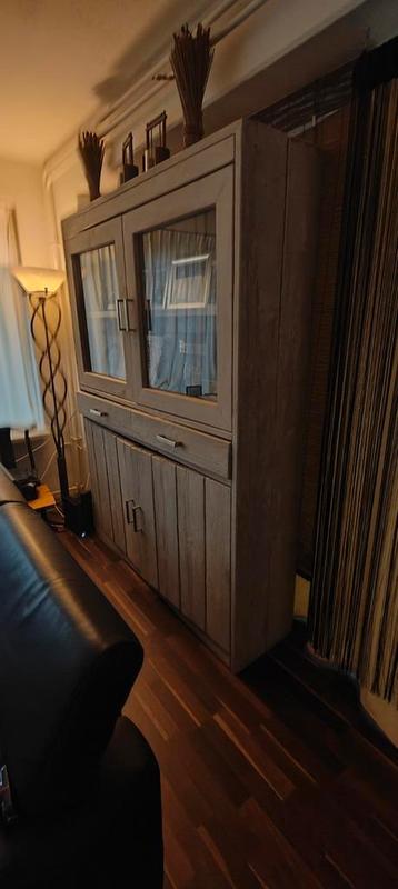 stijgerhout kast, tv meubel en salontafel. beschikbaar voor biedingen
