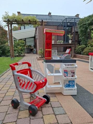 Leuke speelgoed winkel met karretje smoby beschikbaar voor biedingen