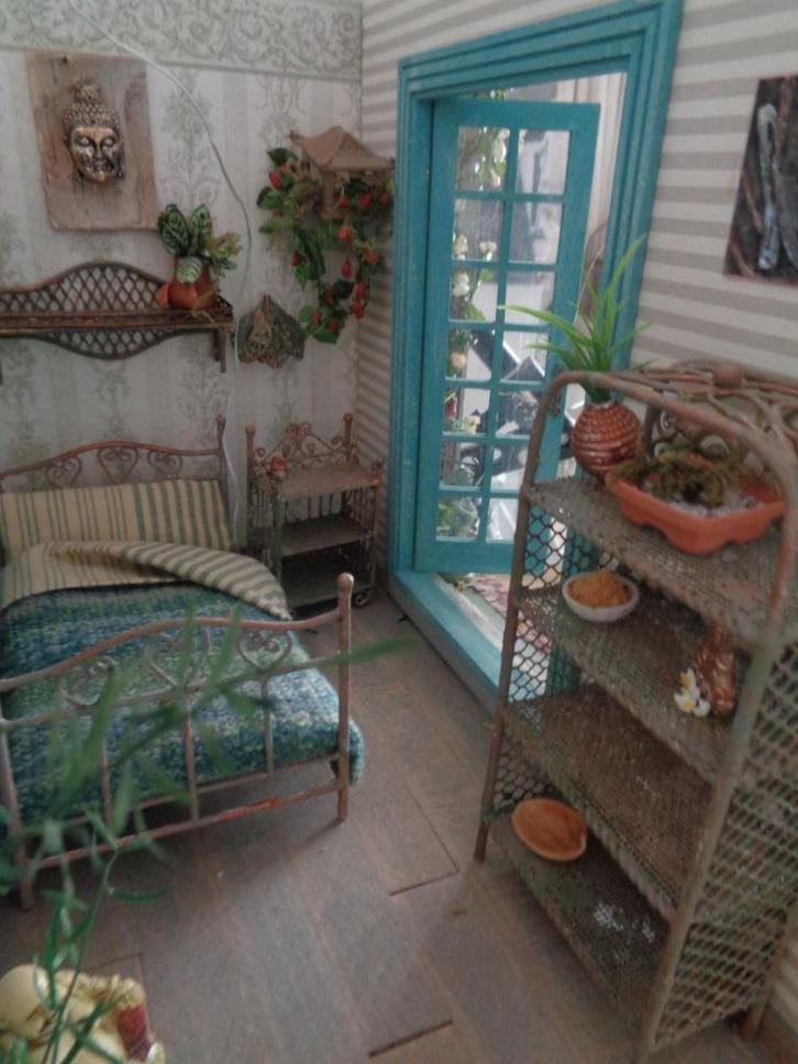  Boeddha huisje…. Poppenhuis 1:12.. (Foto E14), Verzamelen, Poppenhuizen en Toebehoren, Zo goed als nieuw, Poppenhuis, Ophalen of Verzenden