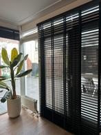 Verschillende maten zwarte houten jaloezieën (Veneta), Huis en Inrichting, Stoffering | Gordijnen en Lamellen, Ophalen, Zo goed als nieuw