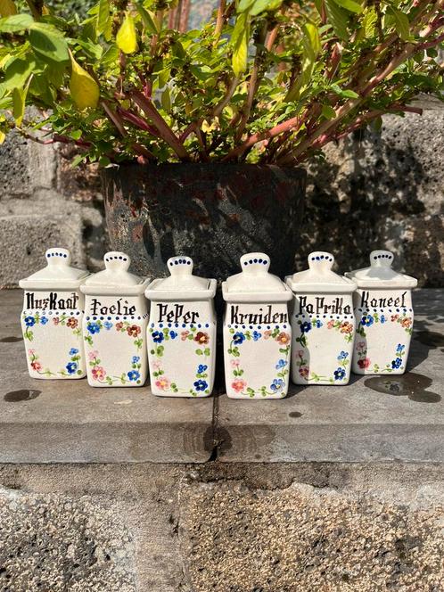 Vintage set van 6 Nederlandse keramieken kruidenpotjes, Antiek en Kunst, Antiek | Keukenbenodigdheden, Ophalen of Verzenden