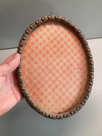 jaren 30 art deco ovalen houten fotolijst met bolletjes beschikbaar voor biedingen