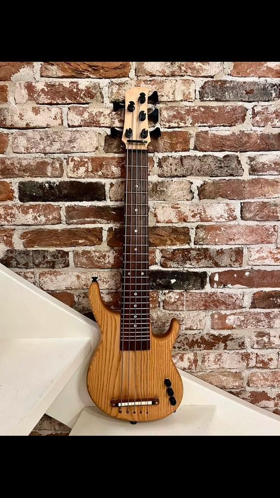 Kala California U-Bass, Solid Body, 5-string, Muziek en Instrumenten, Snaarinstrumenten | Gitaren | Bas, Ophalen of Verzenden
