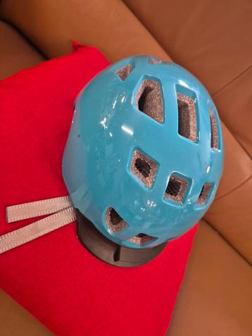 Turquoise Kinderfietshelm met Licht beschikbaar voor biedingen