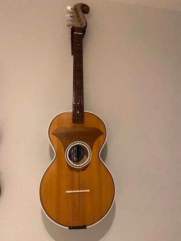 Gitaar tambura, basprim beschikbaar voor biedingen
