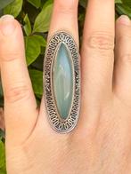 Nieuw! Mega grote 925 zilveren ring met Chalcedoon..mt.17, Nieuw, Ophalen of Verzenden, 17 tot 18, Met edelsteen