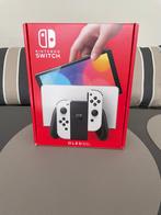 Nintendo Switch Oled + 1 Spellen, Spelcomputers en Games, Spelcomputers | Nintendo Switch, Ophalen of Verzenden, Zo goed als nieuw