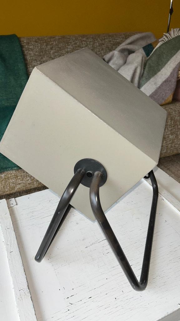 Vloerlamp beton, Huis en Inrichting, Lampen | Vloerlampen, Ophalen, Overige materialen, Zo goed als nieuw, Minder dan 100 cm