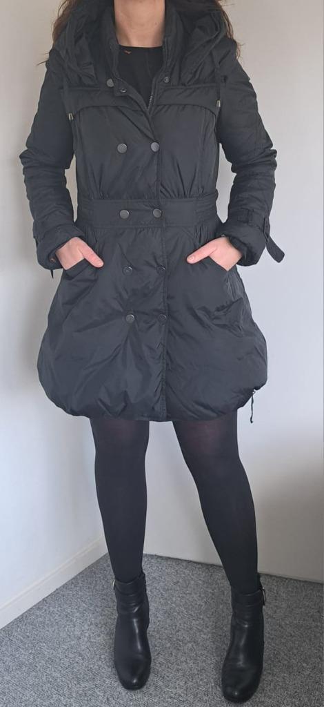 Zwarte Donsjas (Maat 38 / M) van Warehouse in nieuwstaat!, Kleding | Dames, Jassen | Winter, Zo goed als nieuw, Maat 38/40 (M)
