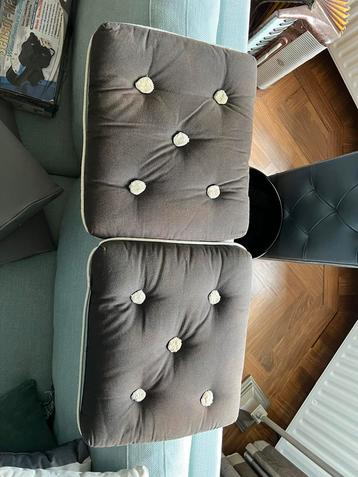 2 kapok kussens beschikbaar voor biedingen