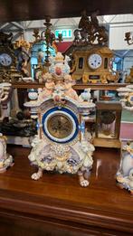 Super groot porselein klokkenstel € 1750, Ophalen