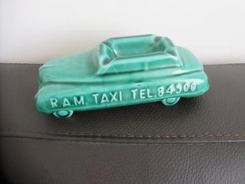 Asbak aardewerk vorm auto, rond 1960, R.A.M. taxi Rotterdam