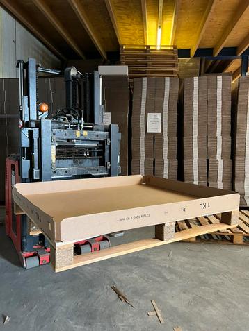 palletdeksel golfkarton blokpallet beschikbaar voor biedingen