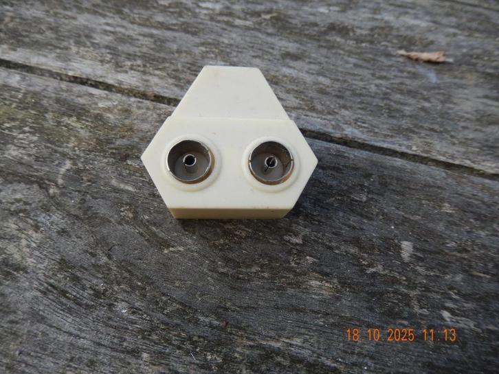 COAX splitter 2-weg (Mannelijk naar 2x Vrouwelijk), Audio, Tv en Foto, Audiokabels en Televisiekabels, Zo goed als nieuw, Overige kabels
