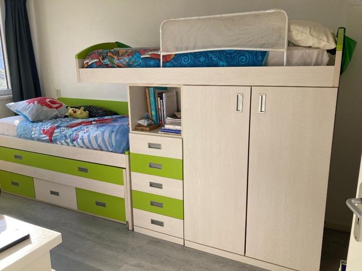 TRIPLE (3 KINDEREN) STAPELBED MET GROTE OPBERGRUIMTE, Kinderen en Baby's, Kinderkamer | Stapelbedden en Hoogslapers, Zo goed als nieuw