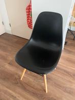 2 Zwarte Eames-stijl stoelen, Huis en Inrichting, Kunststof, Gebruikt, Twee, Zwart