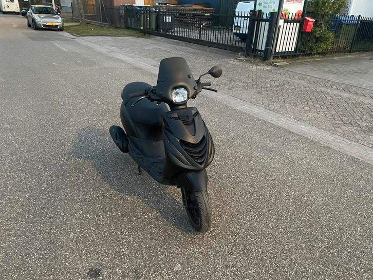Piaggio zip | 2018 | 4T | 50 cc, Fietsen en Brommers, Snorfietsen en Snorscooters, Zo goed als nieuw, Piaggio, Benzine, Ophalen