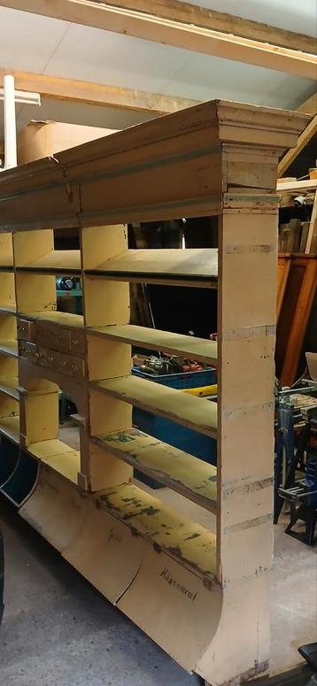 Unieke oude grutter kast met mooi details in orginele kleur  beschikbaar voor biedingen