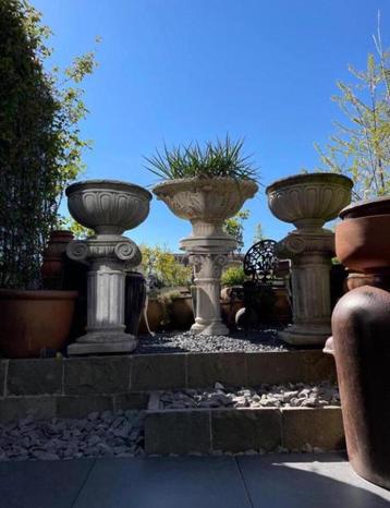 grote oude brocante betonnen stenen zware vaas Franse beschikbaar voor biedingen
