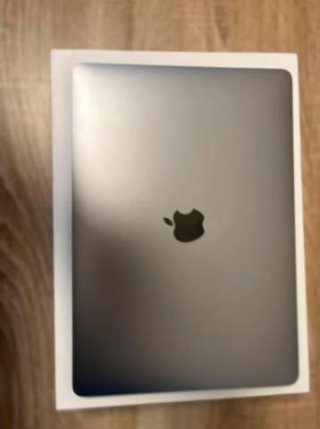 Apple MacBook Pro 13” M2 – 8GB / 256GB 2022 beschikbaar voor biedingen