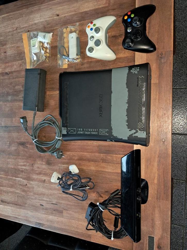 Xbox 360 Console + Kinect + Games, Spelcomputers en Games, Spelcomputers | Xbox 360, Gebruikt, 250 GB, Met 2 controllers, Met games