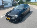 BMW 3-Serie 2.0 I 318 AUT 2010 Zwart Full option !!, Auto's, Automaat, Zwart, Zwart, 1365 kg