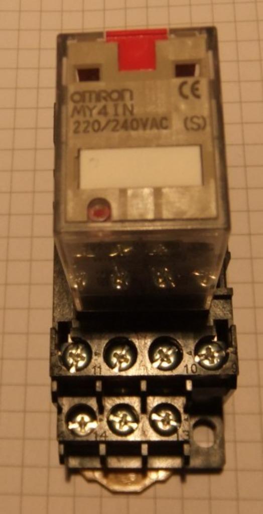 Relais OMRON MY4 IN  220/240 VAC, Hobby en Vrije tijd, Elektronica-componenten, Zo goed als nieuw, Ophalen of Verzenden