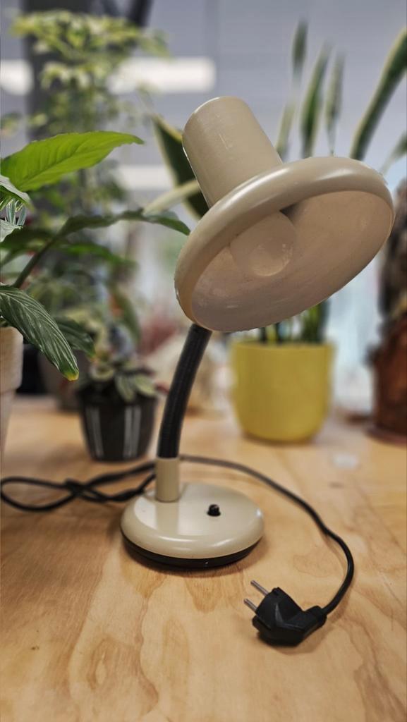 Vintage Veneta Lumi tafellamp - Estafette St. Anna, Huis en Inrichting, Lampen | Tafellampen, Gebruikt, Minder dan 50 cm, Kunststof