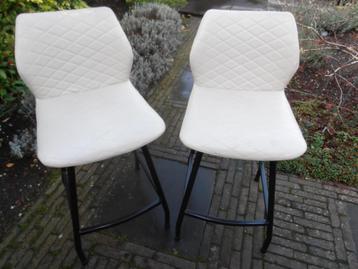 3 barkrukken beschikbaar voor biedingen