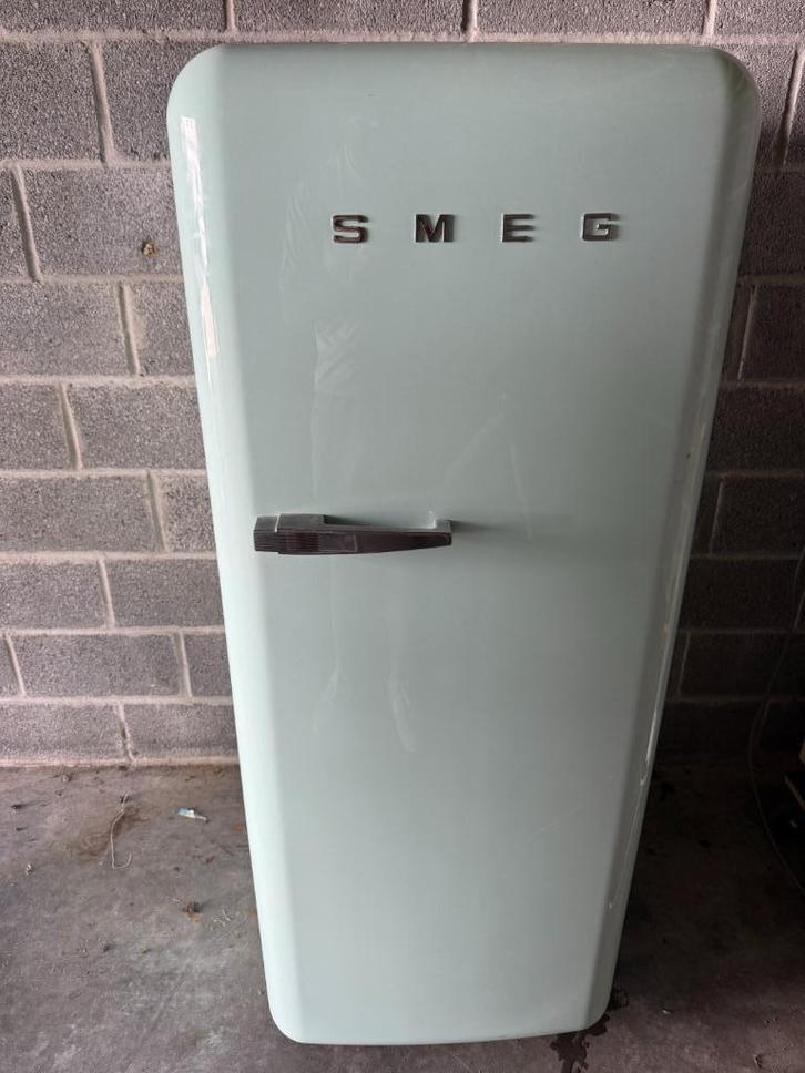 Mintgroen pastelgroen Smeg koelkast, Witgoed en Apparatuur, Koelkasten en IJskasten, Gebruikt, Met vriesvak, 200 liter of meer