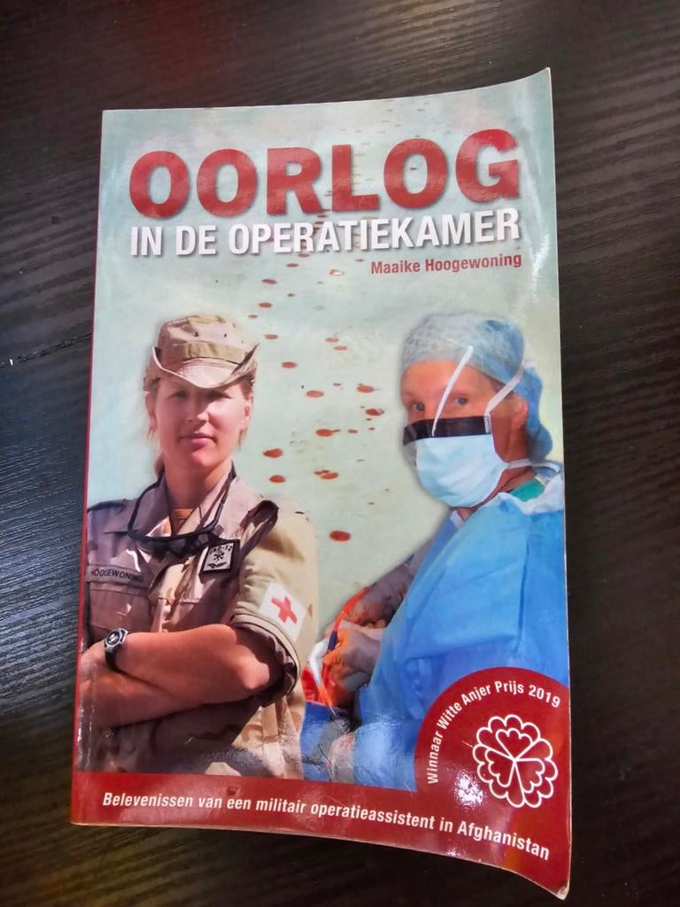 Oorlog in de Operatiekamer - Maaike Hoogewoning, Boeken, Ophalen of Verzenden, Gelezen, Maaike Hoogewoning