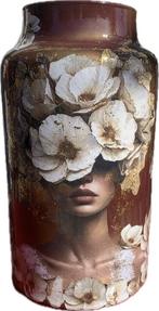 Glazen vaas met bloemenvrouw, Ophalen of Verzenden, Overige kleuren, Glas, Minder dan 50 cm